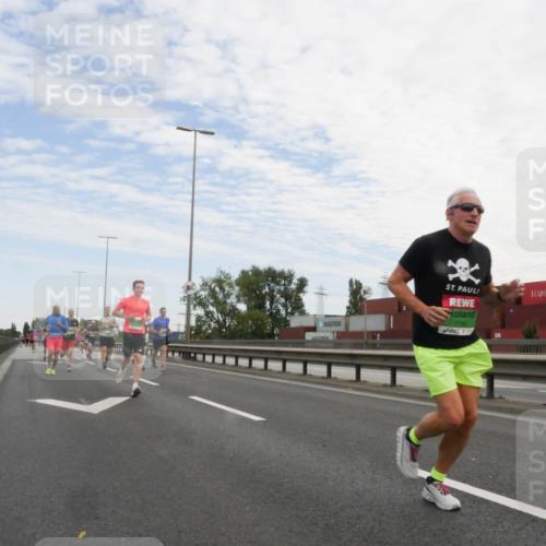 03.10.2025 - Köhlbrandbrückenlauf Matties Gatica Varas http://msf.ph/oto/9170051 03.10.2025 15:15:37 Position 3  meine-sportfotos.de