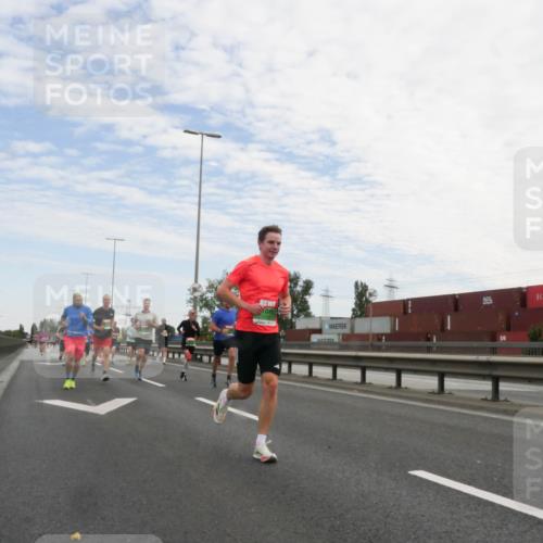 03.10.2025 - Köhlbrandbrückenlauf Matties Gatica Varas http://msf.ph/oto/9170054 03.10.2025 15:15:38 Position 3  meine-sportfotos.de