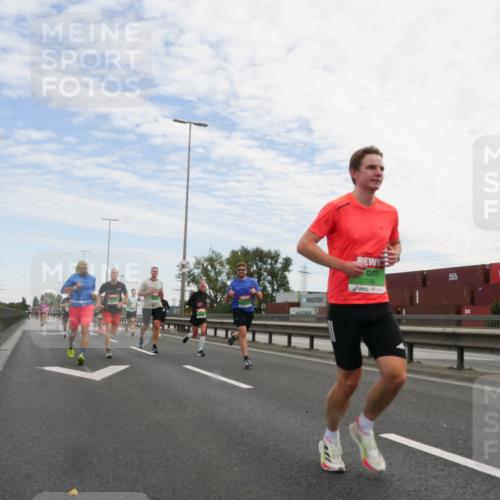 03.10.2025 - Köhlbrandbrückenlauf Matties Gatica Varas http://msf.ph/oto/9170056 03.10.2025 15:15:39 Position 3 7185 meine-sportfotos.de