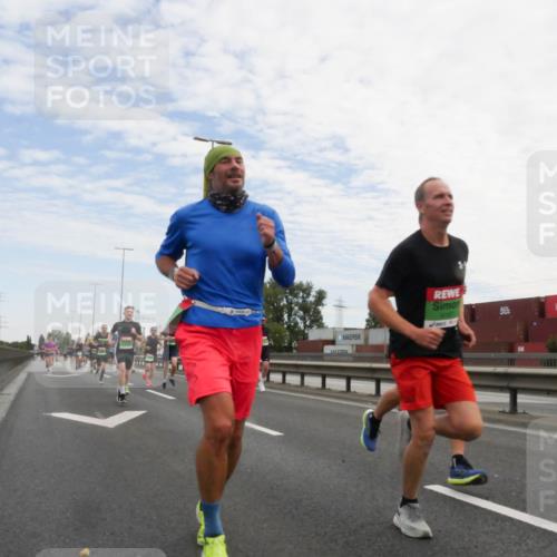 03.10.2025 - Köhlbrandbrückenlauf Matties Gatica Varas http://msf.ph/oto/9170066 03.10.2025 15:15:41 Position 3  meine-sportfotos.de