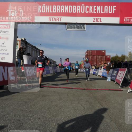 03.10.2025 - Köhlbrandbrückenlauf Matties Gatica Varas http://msf.ph/oto/9170067 03.10.2025 10:26:14 Ziel 1847, 1924, 2001, 2111, 3151, 3555, 3586 meine-sportfotos.de