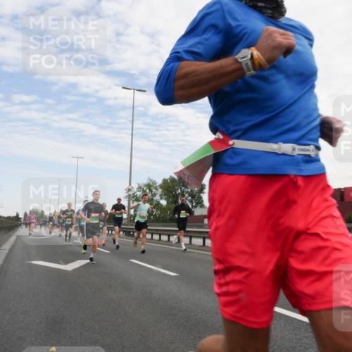 03.10.2025 - Köhlbrandbrückenlauf Matties Gatica Varas http://msf.ph/oto/9170068 03.10.2025 15:15:42 Position 3  meine-sportfotos.de