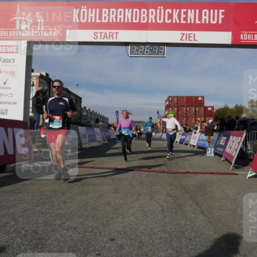03.10.2025 - Köhlbrandbrückenlauf Matties Gatica Varas http://msf.ph/oto/9170069 03.10.2025 10:26:15 Ziel 1847, 1924, 2001, 2111, 2676, 2681, 3447, 3555, 3586 meine-sportfotos.de