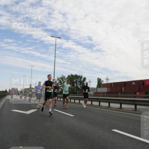 03.10.2025 - Köhlbrandbrückenlauf Matties Gatica Varas http://msf.ph/oto/9170070 03.10.2025 15:15:42 Position 3  meine-sportfotos.de