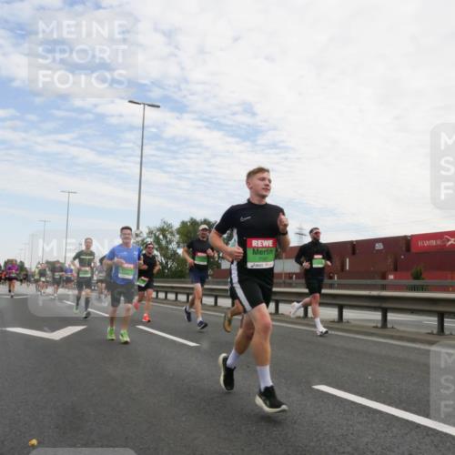 03.10.2025 - Köhlbrandbrückenlauf Matties Gatica Varas http://msf.ph/oto/9170074 03.10.2025 15:15:43 Position 3 7597 meine-sportfotos.de