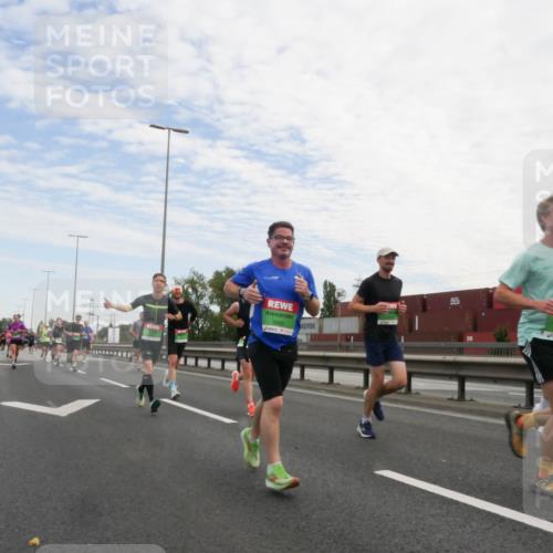 03.10.2025 - Köhlbrandbrückenlauf Matties Gatica Varas http://msf.ph/oto/9170078 03.10.2025 15:15:44 Position 3 9595 meine-sportfotos.de