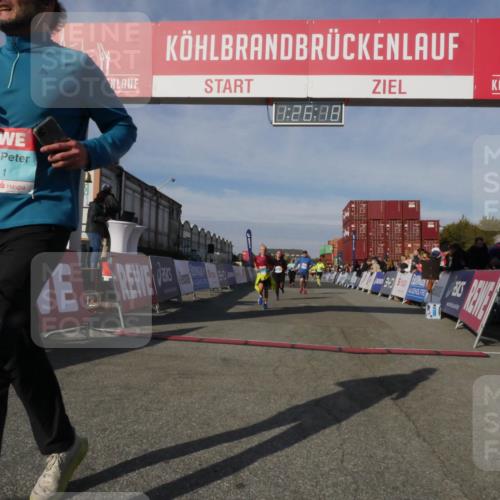 03.10.2025 - Köhlbrandbrückenlauf Matties Gatica Varas http://msf.ph/oto/9170081 03.10.2025 10:26:20 Ziel 1904, 1949, 2001, 2284, 2676, 2681, 3447, 3555, 3586 meine-sportfotos.de