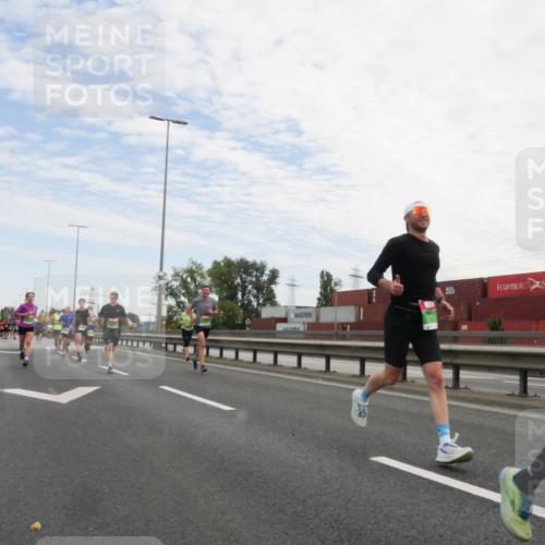 03.10.2025 - Köhlbrandbrückenlauf Matties Gatica Varas http://msf.ph/oto/9170084 03.10.2025 15:15:46 Position 3  meine-sportfotos.de