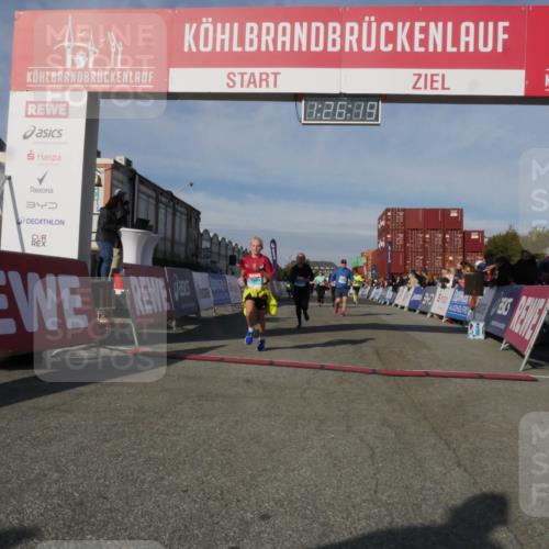 03.10.2025 - Köhlbrandbrückenlauf Matties Gatica Varas http://msf.ph/oto/9170087 03.10.2025 10:26:21 Ziel 1904, 1949, 2001, 2284, 2676, 2681, 3447, 3555, 3586 meine-sportfotos.de