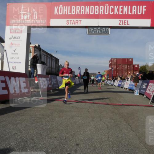 03.10.2025 - Köhlbrandbrückenlauf Matties Gatica Varas http://msf.ph/oto/9170089 03.10.2025 10:26:22 Ziel 1904, 1949, 2001, 2284, 2676, 2681, 3149, 3447, 3555 meine-sportfotos.de
