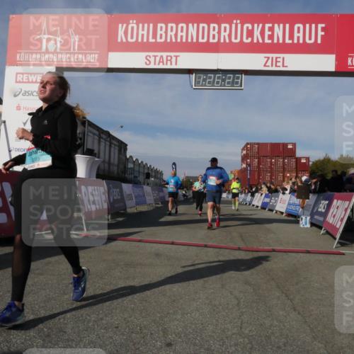 03.10.2025 - Köhlbrandbrückenlauf Matties Gatica Varas http://msf.ph/oto/9170095 03.10.2025 10:26:24 Ziel 1904, 1949, 2001, 2284, 2676, 2681, 3149, 3447 meine-sportfotos.de