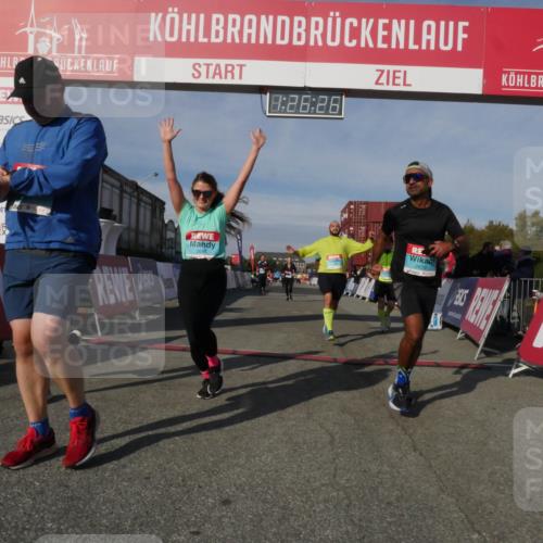 03.10.2025 - Köhlbrandbrückenlauf Matties Gatica Varas http://msf.ph/oto/9170110 03.10.2025 10:26:28 Ziel 1904, 1949, 2284, 2614, 3149 meine-sportfotos.de
