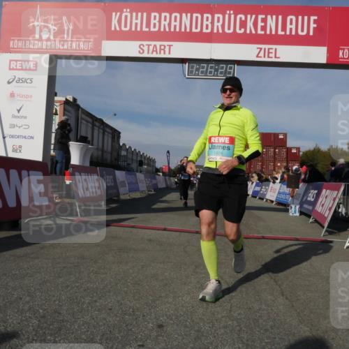 03.10.2025 - Köhlbrandbrückenlauf Matties Gatica Varas http://msf.ph/oto/9170120 03.10.2025 10:26:31 Ziel 1209, 2284, 2614, 2925, 3149 meine-sportfotos.de