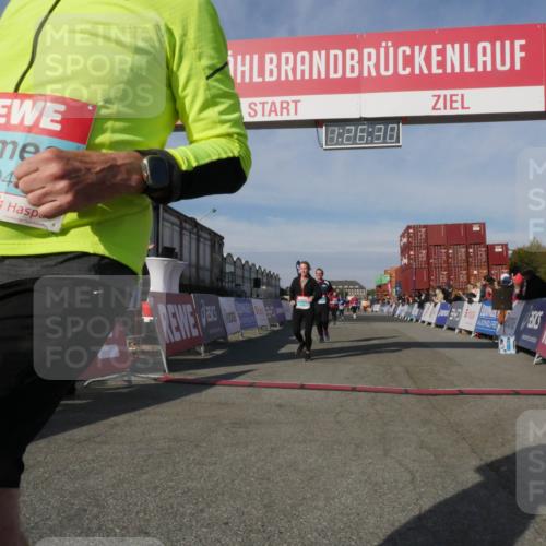 03.10.2025 - Köhlbrandbrückenlauf Matties Gatica Varas http://msf.ph/oto/9170123 03.10.2025 10:26:32 Ziel 1209, 2284, 2614, 2925, 3149 meine-sportfotos.de
