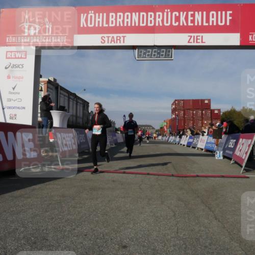 03.10.2025 - Köhlbrandbrückenlauf Matties Gatica Varas http://msf.ph/oto/9170127 03.10.2025 10:26:33 Ziel 1209, 2614, 2925, 3149 meine-sportfotos.de