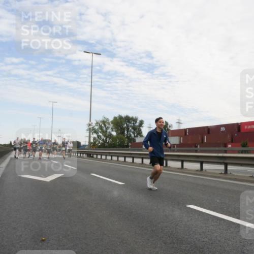 03.10.2025 - Köhlbrandbrückenlauf Matties Gatica Varas http://msf.ph/oto/9170128 03.10.2025 15:15:56 Position 3  meine-sportfotos.de