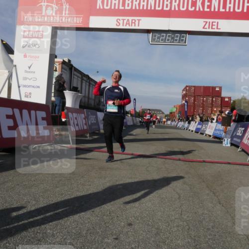 03.10.2025 - Köhlbrandbrückenlauf Matties Gatica Varas http://msf.ph/oto/9170134 03.10.2025 10:26:35 Ziel 1209, 2614, 2925, 3113 meine-sportfotos.de