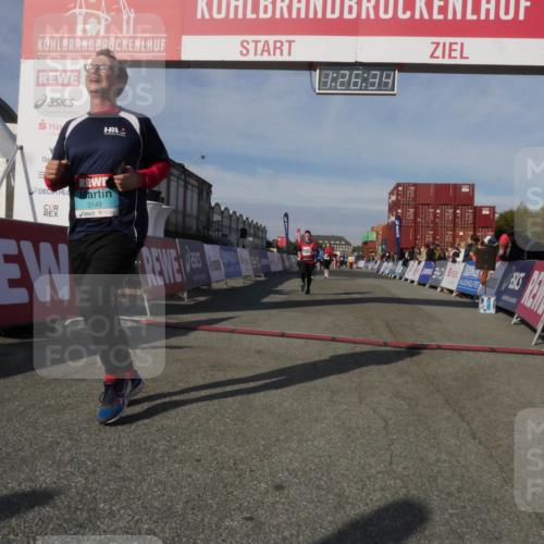 03.10.2025 - Köhlbrandbrückenlauf Matties Gatica Varas http://msf.ph/oto/9170137 03.10.2025 10:26:35 Ziel 1209, 2614, 2925, 3113 meine-sportfotos.de