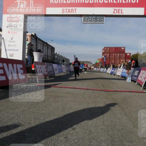 03.10.2025 - Köhlbrandbrückenlauf Matties Gatica Varas http://msf.ph/oto/9170141 03.10.2025 10:26:36 Ziel 1209, 1744, 2614, 2925, 3113 meine-sportfotos.de