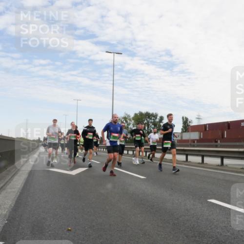 03.10.2025 - Köhlbrandbrückenlauf Matties Gatica Varas http://msf.ph/oto/9170144 03.10.2025 15:16:01 Position 3  meine-sportfotos.de