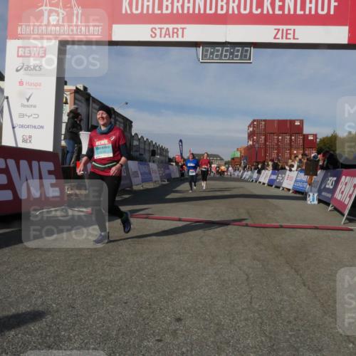 03.10.2025 - Köhlbrandbrückenlauf Matties Gatica Varas http://msf.ph/oto/9170151 03.10.2025 10:26:39 Ziel 1209, 1436, 1744, 2050, 2551, 2925, 3113 meine-sportfotos.de
