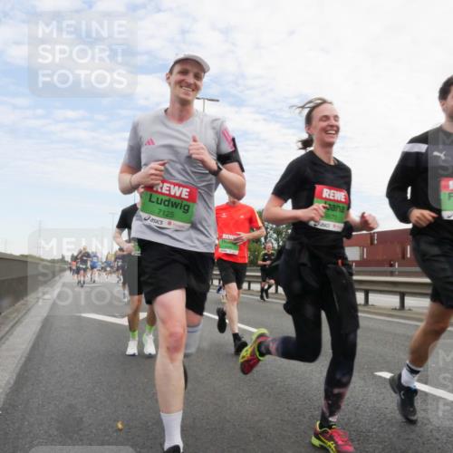 03.10.2025 - Köhlbrandbrückenlauf Matties Gatica Varas http://msf.ph/oto/9170154 03.10.2025 15:16:03 Position 3 7125, 0570 meine-sportfotos.de