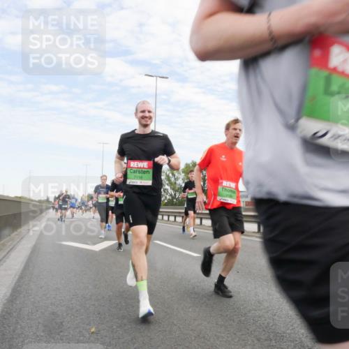 03.10.2025 - Köhlbrandbrückenlauf Matties Gatica Varas http://msf.ph/oto/9170157 03.10.2025 15:16:04 Position 3 7116 meine-sportfotos.de