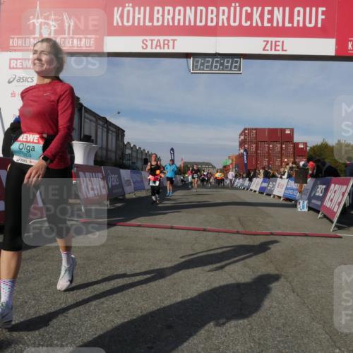 03.10.2025 - Köhlbrandbrückenlauf Matties Gatica Varas http://msf.ph/oto/9170172 03.10.2025 10:26:44 Ziel 1425, 1436, 1744, 1756, 2004, 2005, 2050, 2219, 2551, 2574, 3113, 3787 meine-sportfotos.de