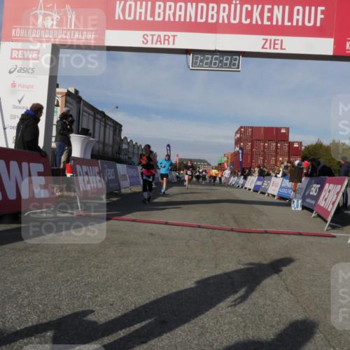 03.10.2025 - Köhlbrandbrückenlauf Matties Gatica Varas http://msf.ph/oto/9170174 03.10.2025 10:26:44 Ziel 1425, 1436, 1744, 1756, 2004, 2005, 2050, 2219, 2551, 2574, 3113, 3787 meine-sportfotos.de