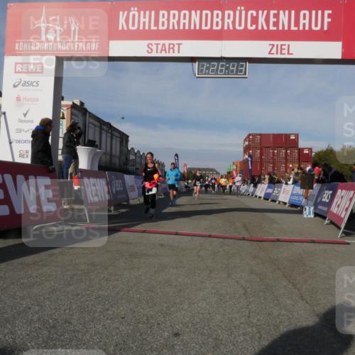03.10.2025 - Köhlbrandbrückenlauf Matties Gatica Varas http://msf.ph/oto/9170175 03.10.2025 10:26:45 Ziel 1425, 1436, 1744, 1756, 2004, 2005, 2050, 2219, 2551, 2574, 3113, 3787 meine-sportfotos.de