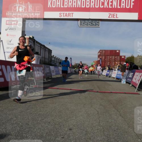 03.10.2025 - Köhlbrandbrückenlauf Matties Gatica Varas http://msf.ph/oto/9170179 03.10.2025 10:26:47 Ziel 1425, 1436, 1509, 1744, 1756, 2004, 2005, 2050, 2219, 2551, 2574, 3787 meine-sportfotos.de