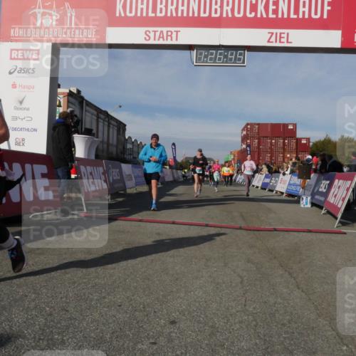 03.10.2025 - Köhlbrandbrückenlauf Matties Gatica Varas http://msf.ph/oto/9170180 03.10.2025 10:26:47 Ziel 1425, 1436, 1509, 1744, 1756, 2004, 2005, 2050, 2219, 2551, 2574, 3787 meine-sportfotos.de