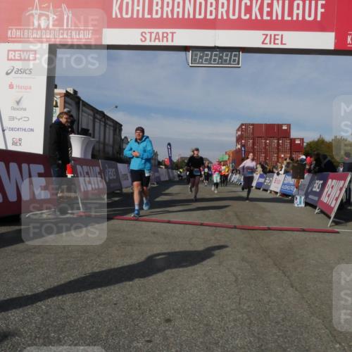 03.10.2025 - Köhlbrandbrückenlauf Matties Gatica Varas http://msf.ph/oto/9170181 03.10.2025 10:26:48 Ziel 1425, 1436, 1509, 1744, 1756, 1996, 2004, 2005, 2050, 2219, 2551, 2574, 3787 meine-sportfotos.de