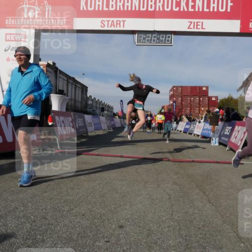 03.10.2025 - Köhlbrandbrückenlauf Matties Gatica Varas http://msf.ph/oto/9170185 03.10.2025 10:26:50 Ziel 1425, 1436, 1509, 1756, 1840, 1996, 2004, 2005, 2133, 2219, 2259, 2574, 2952, 3105, 3163, 3787 meine-sportfotos.de