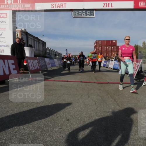 03.10.2025 - Köhlbrandbrückenlauf Matties Gatica Varas http://msf.ph/oto/9170191 03.10.2025 10:26:53 Ziel 1425, 1509, 1726, 1727, 1756, 1840, 1935, 1996, 2004, 2005, 2133, 2219, 2259, 2574, 2952, 3044, 3105, 3110, 3163, 3602, 3787 meine-sportfotos.de