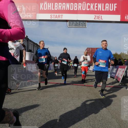03.10.2025 - Köhlbrandbrückenlauf Matties Gatica Varas http://msf.ph/oto/9170210 03.10.2025 10:27:02 Ziel 1726, 1727, 1840, 1935, 2405, 2586, 2655, 2930, 2952, 3044, 3110, 3241, 3242, 3364, 3367, 3602, 3829 meine-sportfotos.de