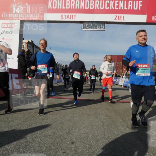 03.10.2025 - Köhlbrandbrückenlauf Matties Gatica Varas http://msf.ph/oto/9170211 03.10.2025 10:27:02 Ziel 1726, 1727, 1840, 1935, 2405, 2586, 2655, 2930, 2952, 3044, 3110, 3241, 3242, 3364, 3367, 3602, 3829 meine-sportfotos.de