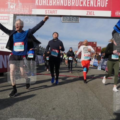 03.10.2025 - Köhlbrandbrückenlauf Matties Gatica Varas http://msf.ph/oto/9170212 03.10.2025 10:27:03 Ziel 1726, 1727, 1935, 2405, 2586, 2655, 2930, 3044, 3110, 3232, 3241, 3242, 3364, 3367, 3602, 3703, 3829 meine-sportfotos.de