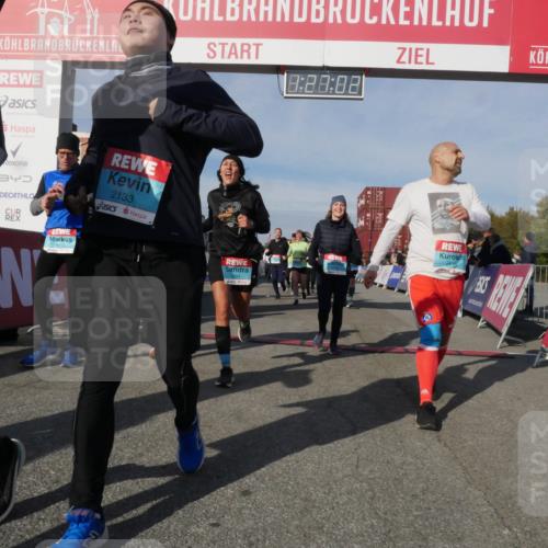 03.10.2025 - Köhlbrandbrückenlauf Matties Gatica Varas http://msf.ph/oto/9170214 03.10.2025 10:27:03 Ziel 1726, 1727, 1935, 2405, 2586, 2655, 2930, 3044, 3110, 3232, 3241, 3242, 3364, 3367, 3602, 3703, 3829 meine-sportfotos.de
