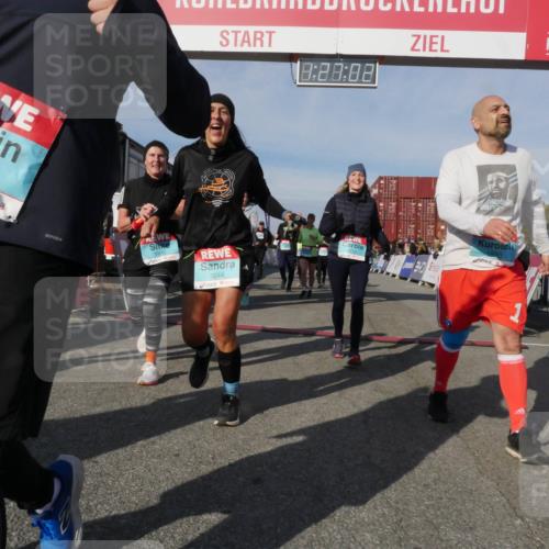 03.10.2025 - Köhlbrandbrückenlauf Matties Gatica Varas http://msf.ph/oto/9170215 03.10.2025 10:27:04 Ziel 1726, 1727, 2405, 2586, 2655, 2930, 3232, 3241, 3242, 3364, 3367, 3602, 3703, 3829 meine-sportfotos.de
