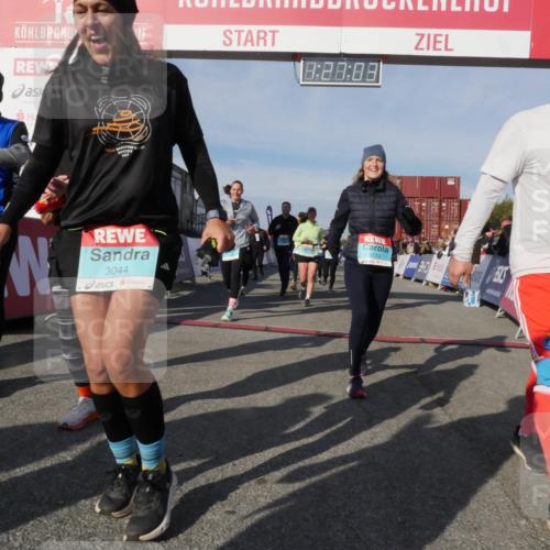 03.10.2025 - Köhlbrandbrückenlauf Matties Gatica Varas http://msf.ph/oto/9170216 03.10.2025 10:27:04 Ziel 1726, 1727, 2405, 2586, 2655, 2930, 3232, 3241, 3242, 3364, 3367, 3602, 3703, 3829 meine-sportfotos.de