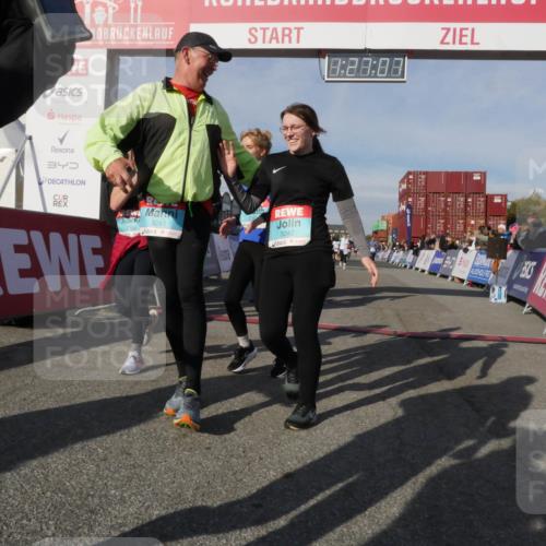 03.10.2025 - Köhlbrandbrückenlauf Matties Gatica Varas http://msf.ph/oto/9170225 03.10.2025 10:27:09 Ziel 2115, 2693, 2774, 2930, 3232, 3703, 3745, 3829 meine-sportfotos.de
