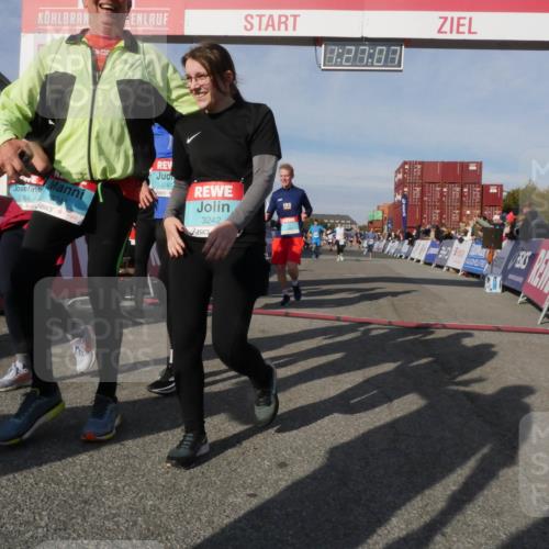 03.10.2025 - Köhlbrandbrückenlauf Matties Gatica Varas http://msf.ph/oto/9170226 03.10.2025 10:27:09 Ziel 2115, 2693, 2774, 2930, 3232, 3703, 3745, 3829 meine-sportfotos.de
