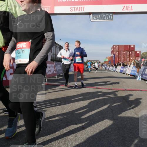 03.10.2025 - Köhlbrandbrückenlauf Matties Gatica Varas http://msf.ph/oto/9170227 03.10.2025 10:27:10 Ziel 2115, 2693, 2774, 2930, 3052, 3232, 3703, 3745 meine-sportfotos.de