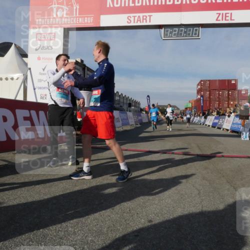 03.10.2025 - Köhlbrandbrückenlauf Matties Gatica Varas http://msf.ph/oto/9170231 03.10.2025 10:27:12 Ziel 2115, 2693, 2774, 3052, 3232, 3703, 3745 meine-sportfotos.de