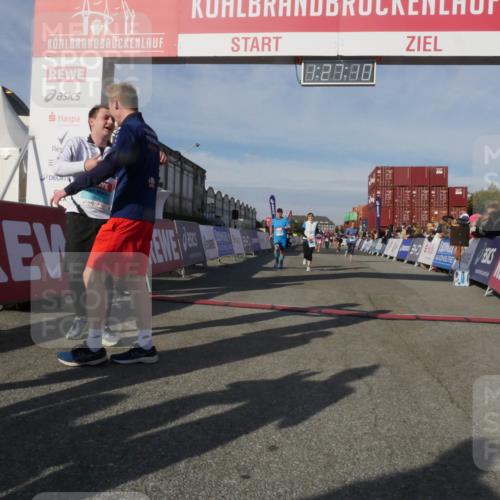 03.10.2025 - Köhlbrandbrückenlauf Matties Gatica Varas http://msf.ph/oto/9170232 03.10.2025 10:27:12 Ziel 2115, 2693, 2774, 3052, 3232, 3703, 3745 meine-sportfotos.de