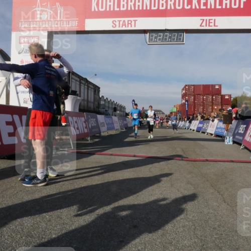 03.10.2025 - Köhlbrandbrückenlauf Matties Gatica Varas http://msf.ph/oto/9170233 03.10.2025 10:27:13 Ziel 1930, 2115, 2693, 2774, 3052, 3232, 3703, 3745 meine-sportfotos.de
