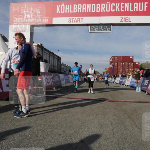 03.10.2025 - Köhlbrandbrückenlauf Matties Gatica Varas http://msf.ph/oto/9170236 03.10.2025 10:27:14 Ziel 1930, 2115, 2693, 2774, 3052, 3232, 3703, 3745 meine-sportfotos.de