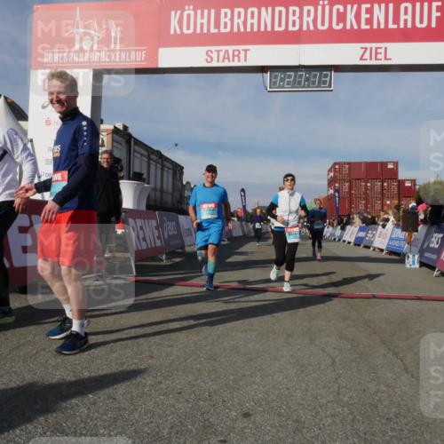 03.10.2025 - Köhlbrandbrückenlauf Matties Gatica Varas http://msf.ph/oto/9170238 03.10.2025 10:27:15 Ziel 1930, 2115, 2693, 2774, 3052, 3232, 3703, 3745 meine-sportfotos.de