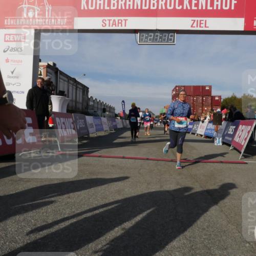 03.10.2025 - Köhlbrandbrückenlauf Matties Gatica Varas http://msf.ph/oto/9170243 03.10.2025 10:27:17 Ziel 1930, 2115, 2693, 2774, 3052, 3745, 3746 meine-sportfotos.de